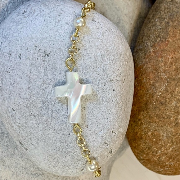Mother of Pearl Cross Ankle Bracelet - Picture 2 of 3